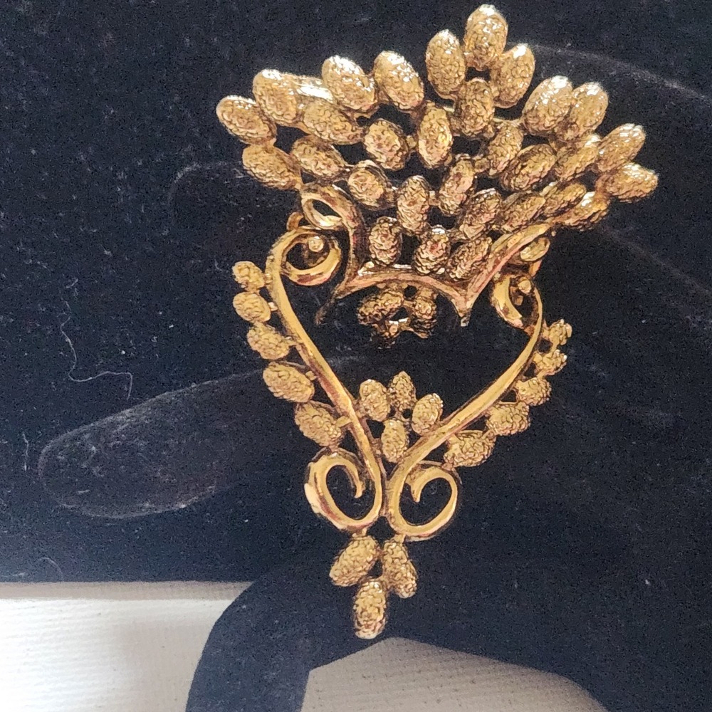 Hollywood Gold Tone Textured Heart Crown Brooch Pin Signed
